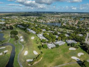 370 Fairway Circle 13, Weston FL 33326