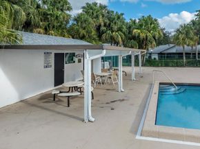 370 Fairway Circle 13, Weston FL 33326