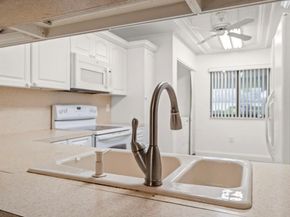 370 Fairway Circle 13, Weston FL 33326