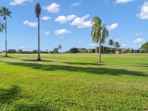 370 Fairway Circle 13, Weston FL 33326