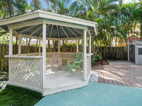 1427 Seagrape Cir, Weston FL 33326