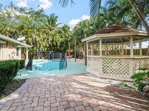 1427 Seagrape Cir, Weston FL 33326