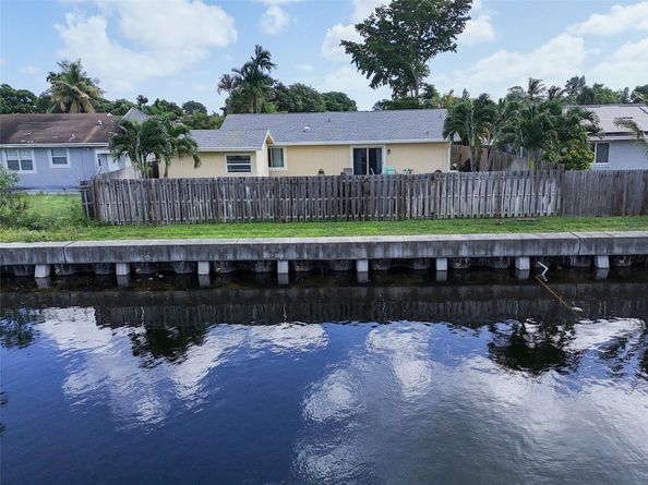719 SW 79th Ave, North Lauderdale FL 33068