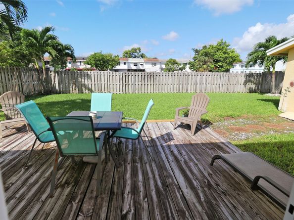 719 SW 79th Ave, North Lauderdale FL 33068