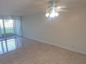 9421 SW Evergreen Pl 102, Davie FL 33324