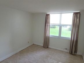 9421 SW Evergreen Pl 102, Davie FL 33324