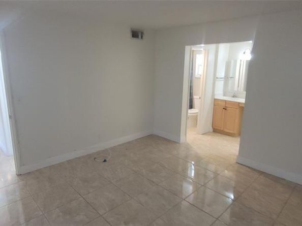 9421 SW Evergreen Pl 102, Davie FL 33324