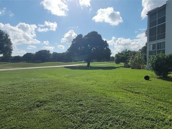 9421 SW Evergreen Pl 102, Davie FL 33324