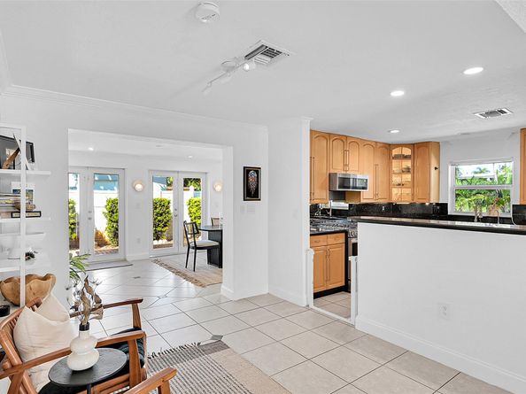 281 SW 18th Ct, Pompano Beach FL 33060