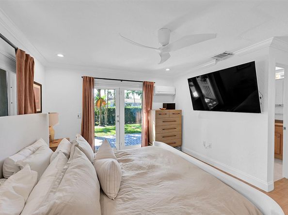 281 SW 18th Ct, Pompano Beach FL 33060