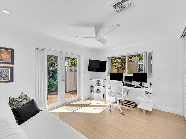 281 SW 18th Ct, Pompano Beach FL 33060