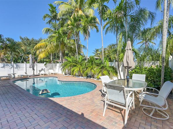281 SW 18th Ct, Pompano Beach FL 33060