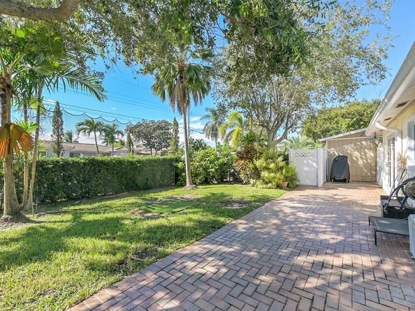 281 SW 18th Ct, Pompano Beach FL 33060