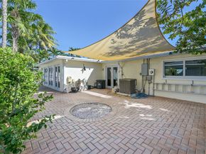 281 SW 18th Ct, Pompano Beach FL 33060
