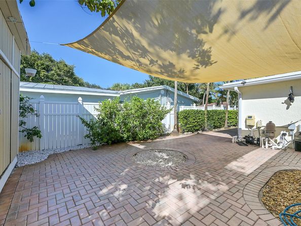 281 SW 18th Ct, Pompano Beach FL 33060