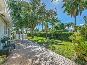 281 SW 18th Ct, Pompano Beach FL 33060