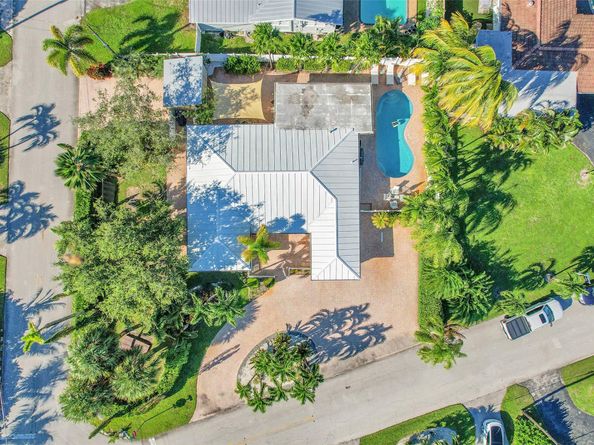 281 SW 18th Ct, Pompano Beach FL 33060