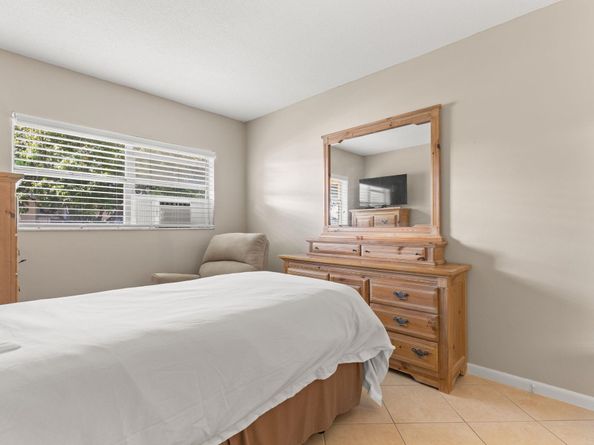 2160 NE 56th Ct 102, Fort Lauderdale FL 33308