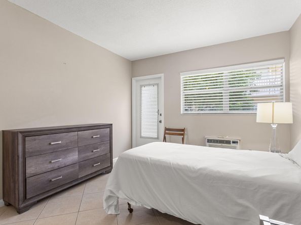 2160 NE 56th Ct 102, Fort Lauderdale FL 33308