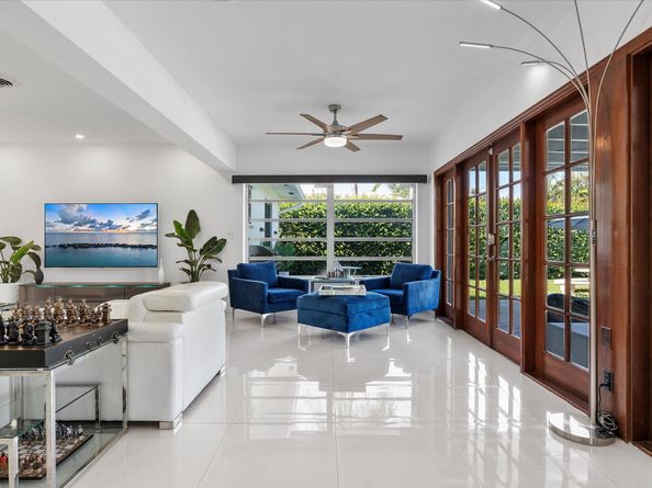 440 N Rainbow Dr, Hollywood FL 33021