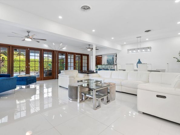 440 N Rainbow Dr, Hollywood FL 33021