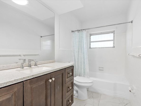 440 N Rainbow Dr, Hollywood FL 33021
