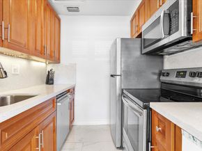 440 N Rainbow Dr, Hollywood FL 33021