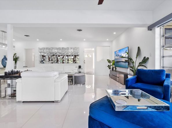 440 N Rainbow Dr, Hollywood FL 33021