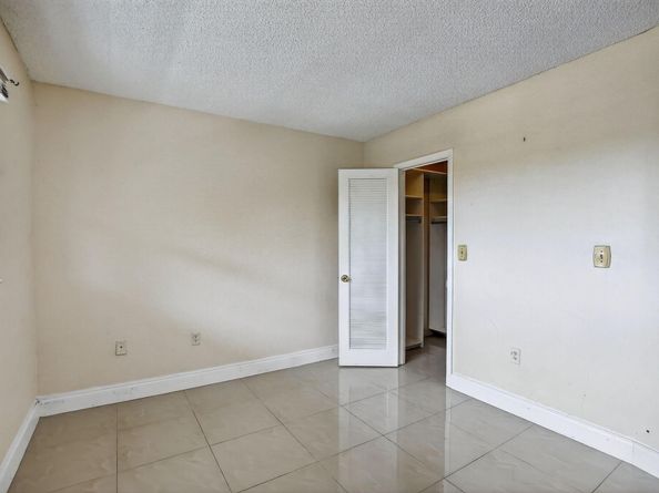 8100 Sunrise Lakes Blvd 303, Sunrise FL 33322