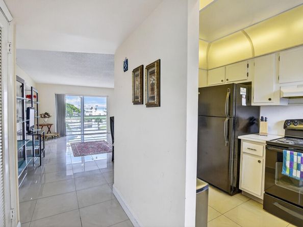 8100 Sunrise Lakes Blvd 303, Sunrise FL 33322