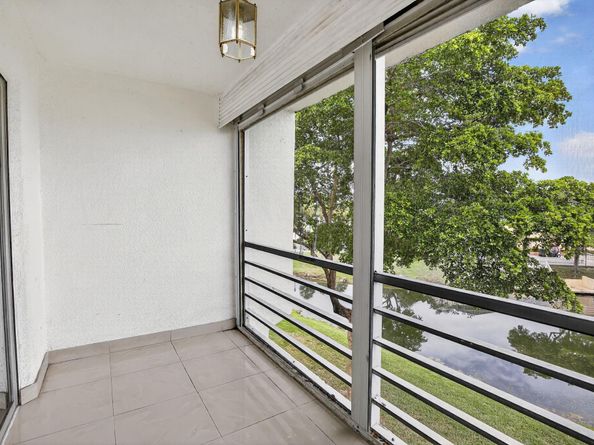8100 Sunrise Lakes Blvd 303, Sunrise FL 33322