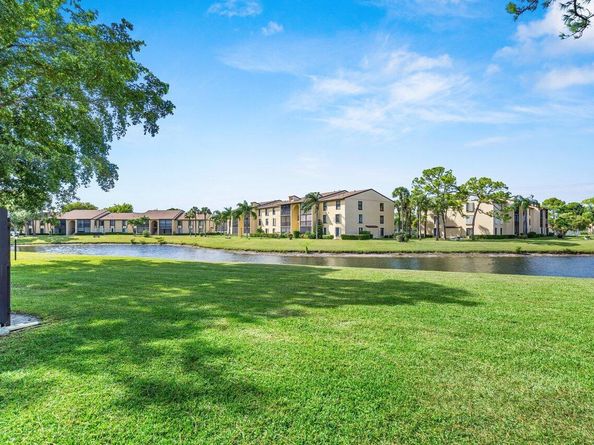816 Sky Pine Way G, Greenacres FL 33415