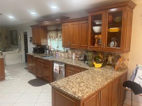 8303 NW 35th Ct, Coral Springs FL 33065