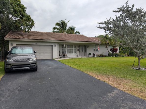 8303 NW 35th Ct, Coral Springs FL 33065