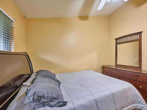 305 Harbour Pointe Way, Greenacres FL 33413