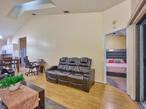 305 Harbour Pointe Way, Greenacres FL 33413