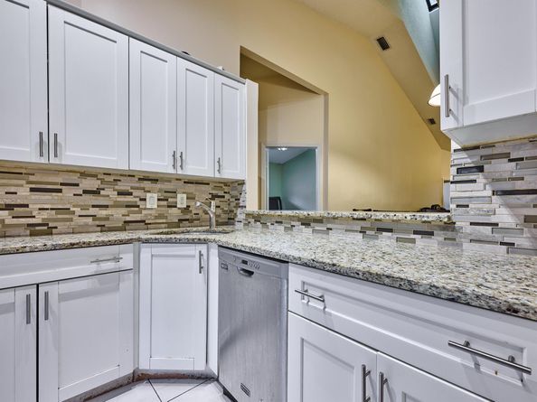 305 Harbour Pointe Way, Greenacres FL 33413