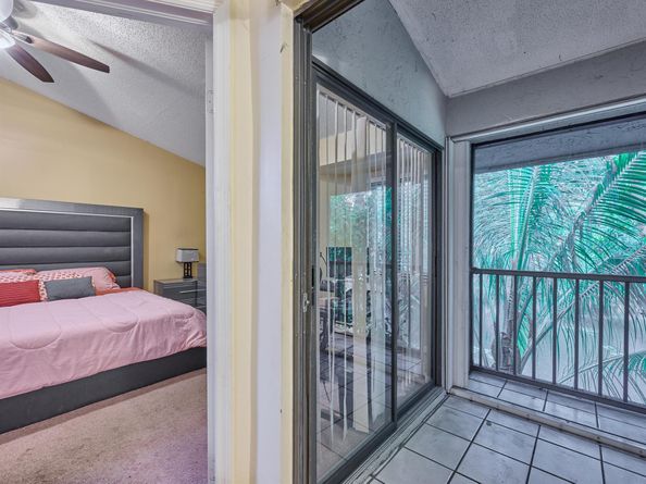 305 Harbour Pointe Way, Greenacres FL 33413