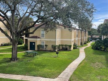 799 Riverside Dr