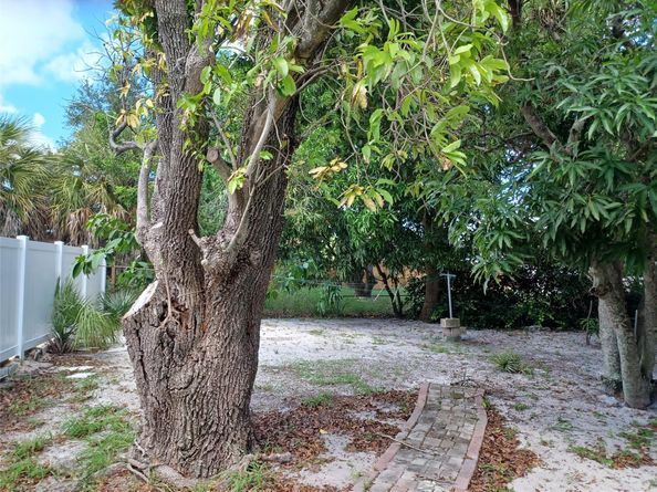 163 SW 4th St, Deerfield Beach FL 33441