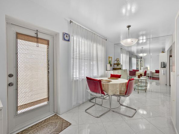 114 Somerset F, West Palm Beach FL 33417