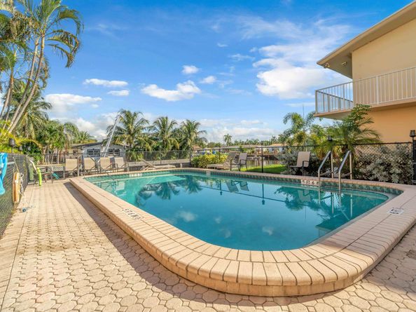 301 E Mcnab Road 103, Pompano Beach FL 33060