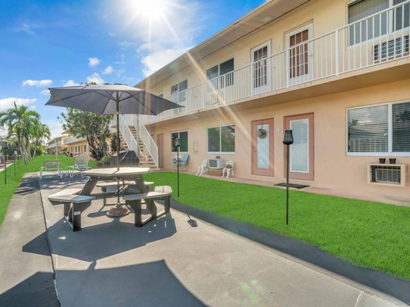 301 E Mcnab Road 103, Pompano Beach FL 33060