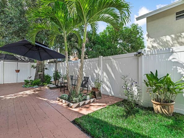 610 NW 207th Avenue, Pembroke Pines FL 33029