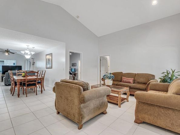 610 NW 207th Avenue, Pembroke Pines FL 33029