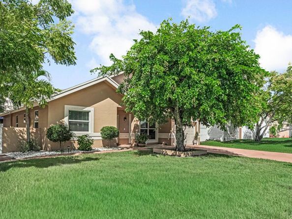 610 NW 207th Avenue, Pembroke Pines FL 33029
