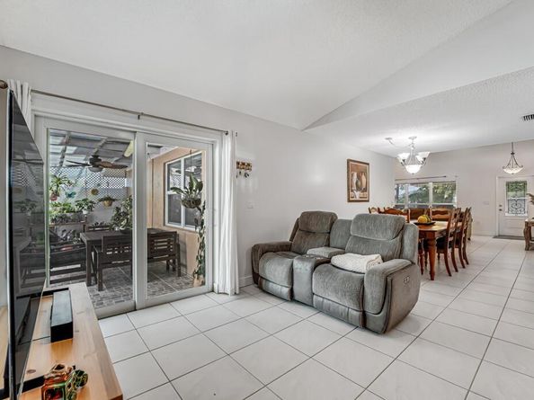 610 NW 207th Avenue, Pembroke Pines FL 33029