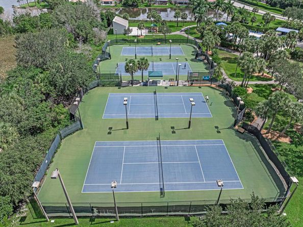 610 NW 207th Avenue, Pembroke Pines FL 33029