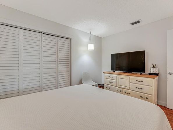 610 NW 207th Avenue, Pembroke Pines FL 33029