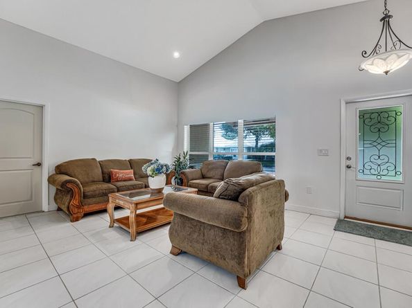 610 NW 207th Avenue, Pembroke Pines FL 33029
